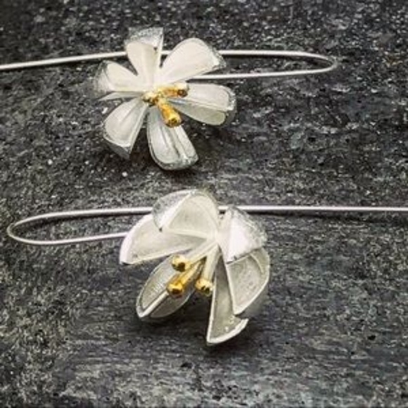 Long sterling silver flower earrings - Picture 6 of 7